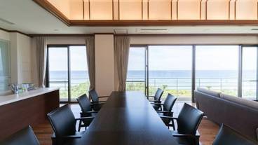 客室内のダイニングエリア / 8