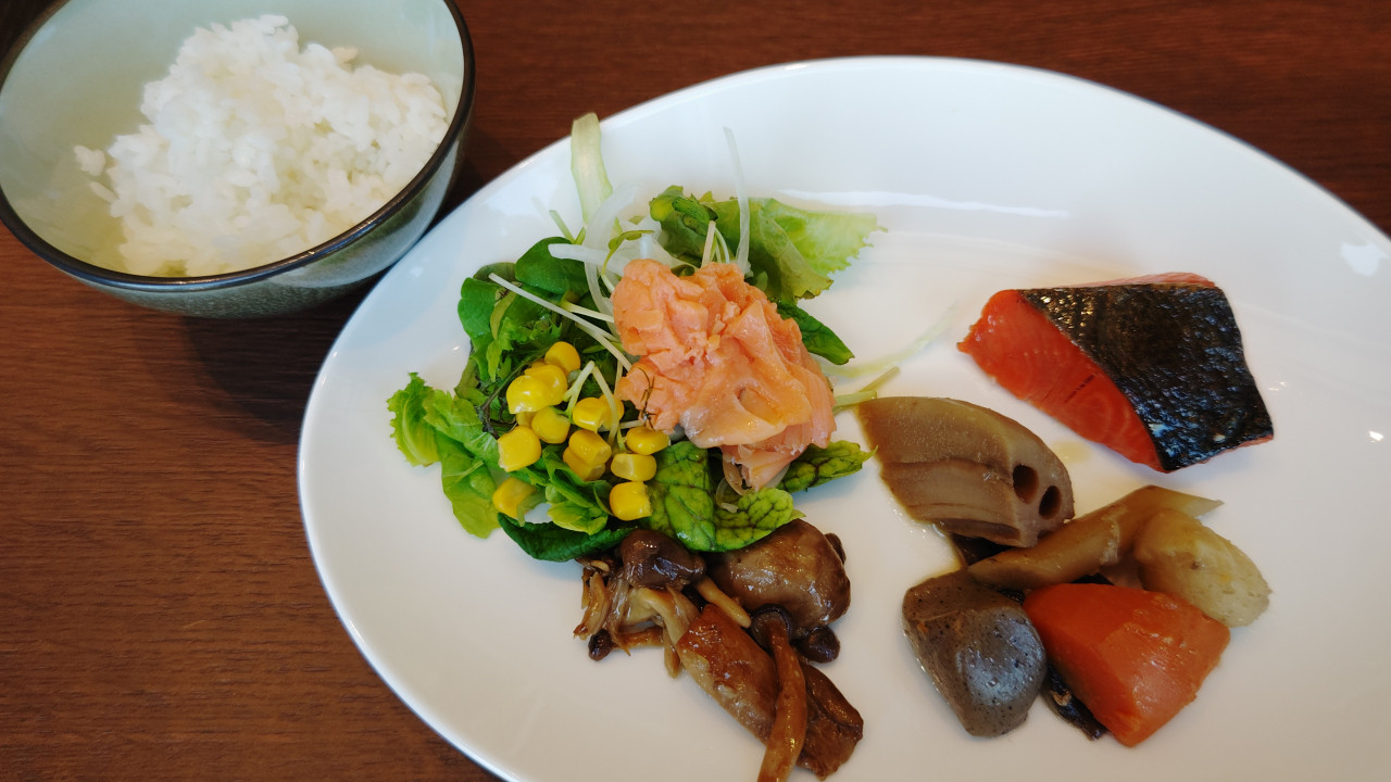 ラウンジでの朝食