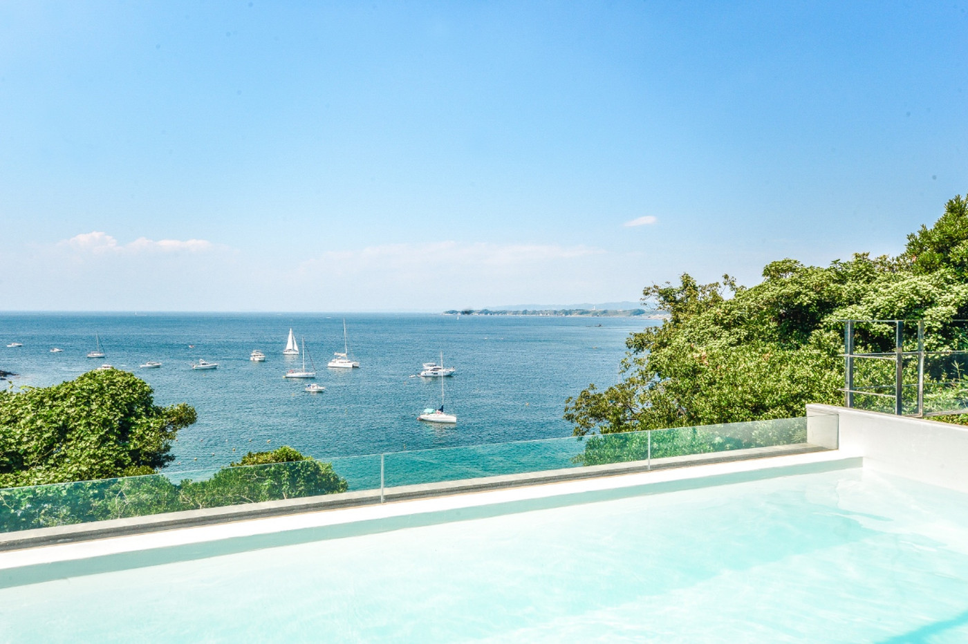 プールやジャグジー付きの1日3組限定スモールホテル3924782