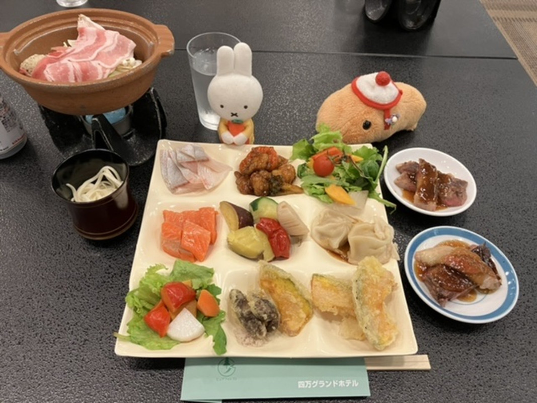 夕食。ステーキが美味しい！