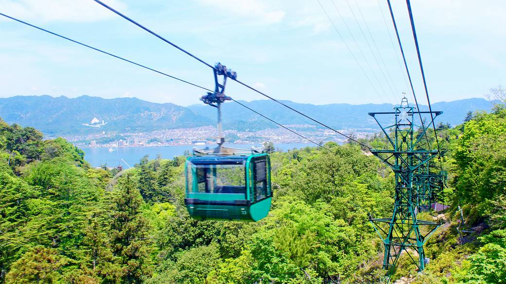 旅の〆に霊山「弥山」へ
瀬戸内海の景色に感動！ / 1
