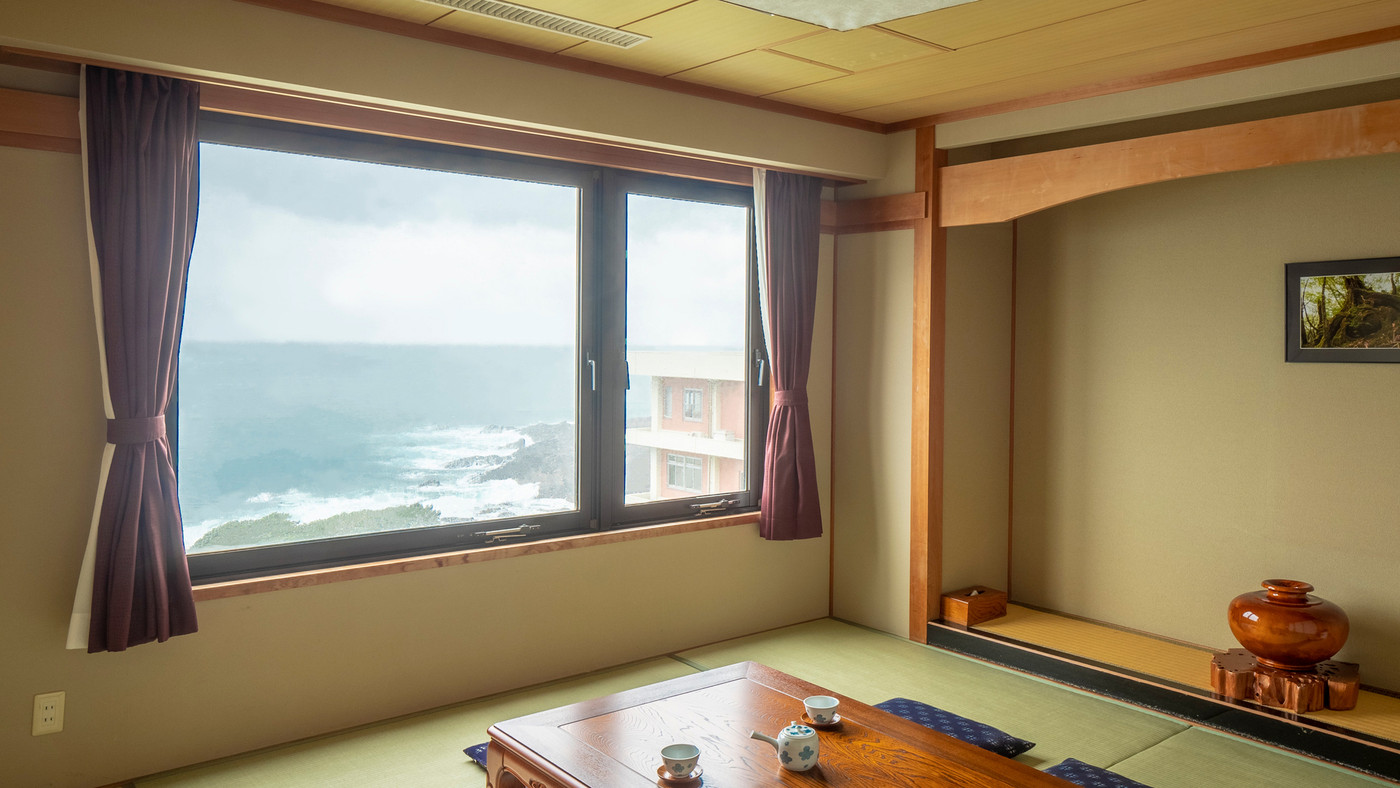 港から徒歩約5分！小高い丘の上に建つ絶景ロケーションのホテル4281053