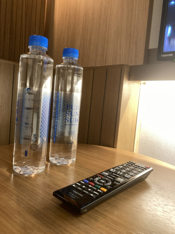 ミネラルウォーターはサービス