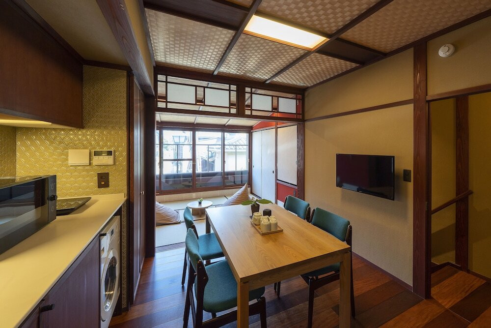 客室内のダイニングエリア