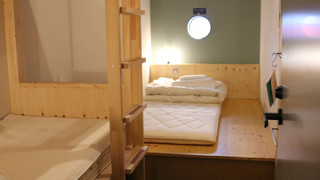 ファミリートリプルルーム（共用シャワールーム、ベッドメイクはセルフとなります) (添い寝料金 7-12歳 2,000円, 0-6歳 無料)