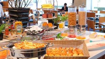 朝食スペース / 10