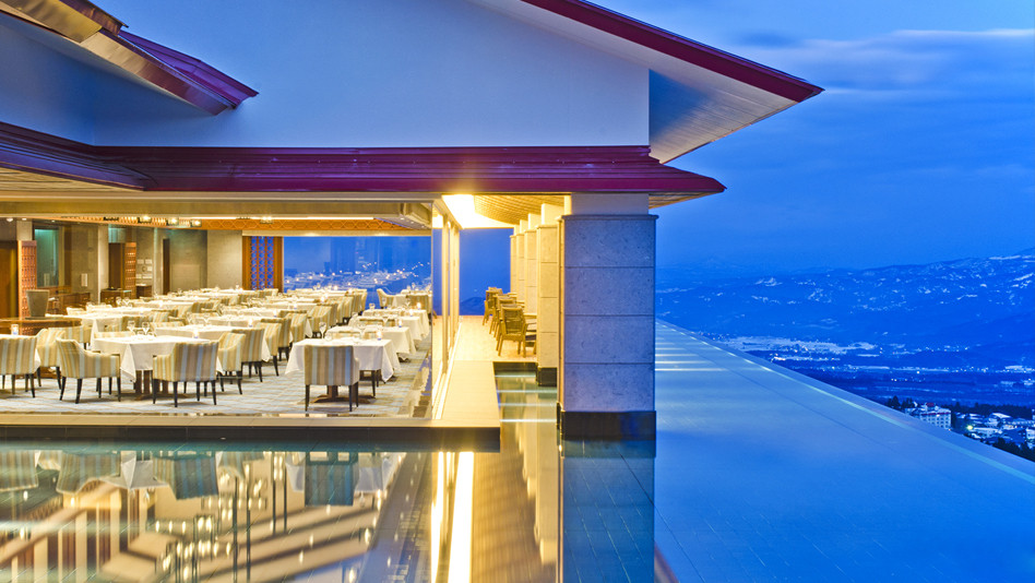 まるで空に浮かんでいるみたい。雲海の広がる高原ホテルで非日常感にひたる3491879