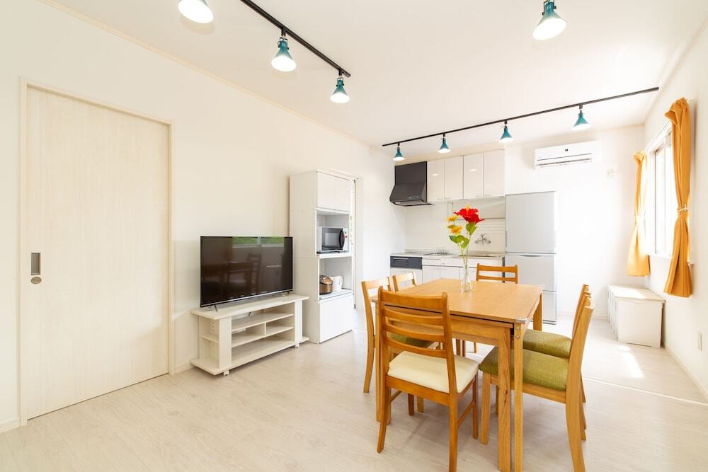 客室内のダイニングエリア