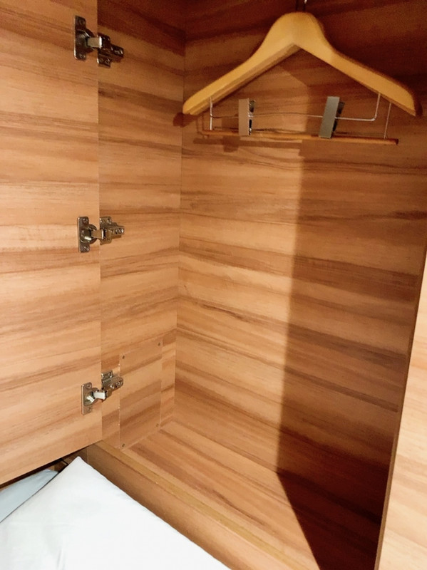 個室内の鍵付きロッカー。 小さめな荷物なら入れられた