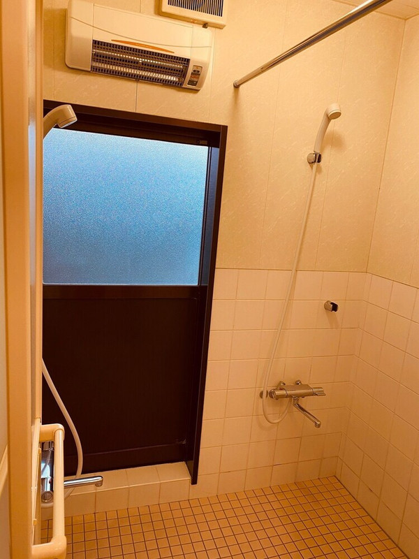 バスルームのシャワー