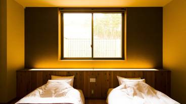 Room / 2