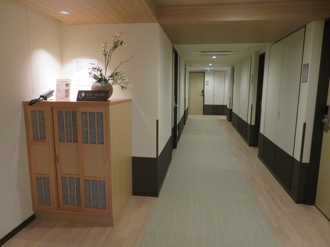 琴の音のBGMが心地よい廊下