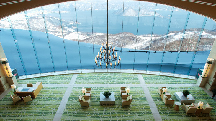 洞爺湖を見下ろす幻想的な風景が非日常の世界へと誘う3420451