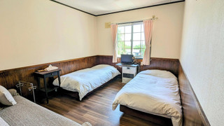 ツインルーム　共用バスルーム