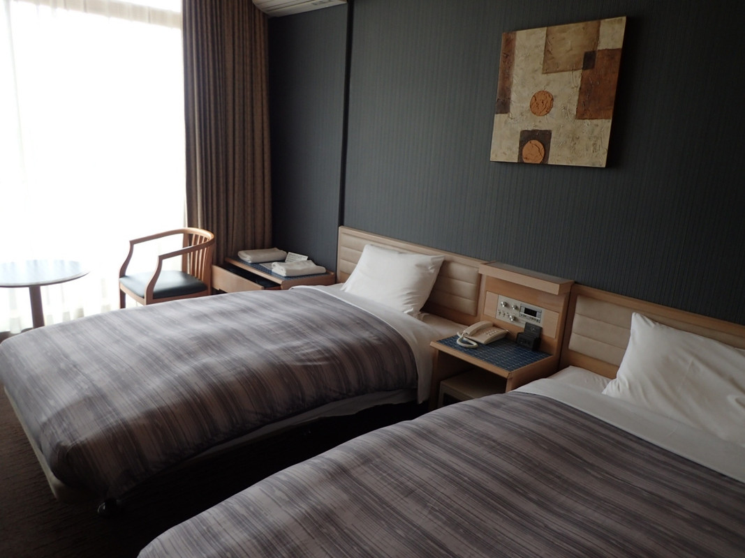 ツイン、ベッドはワイドシングル