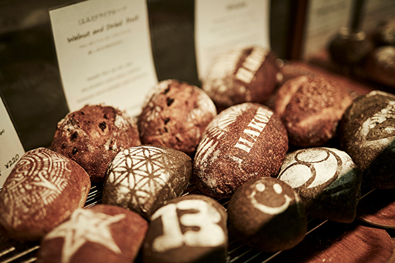 自然と心地よい空間、丁寧な食事がお疲れ女子の心を満たす4262406