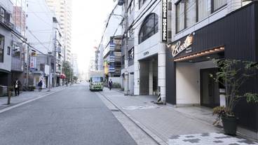 施設の入り口 / 25