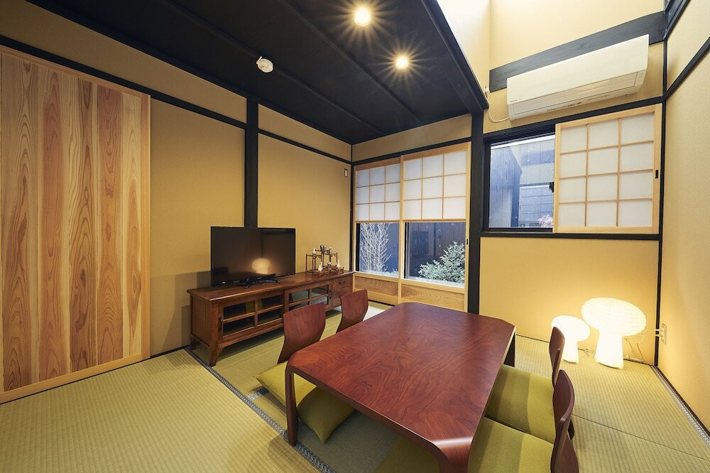 客室内のダイニングエリア