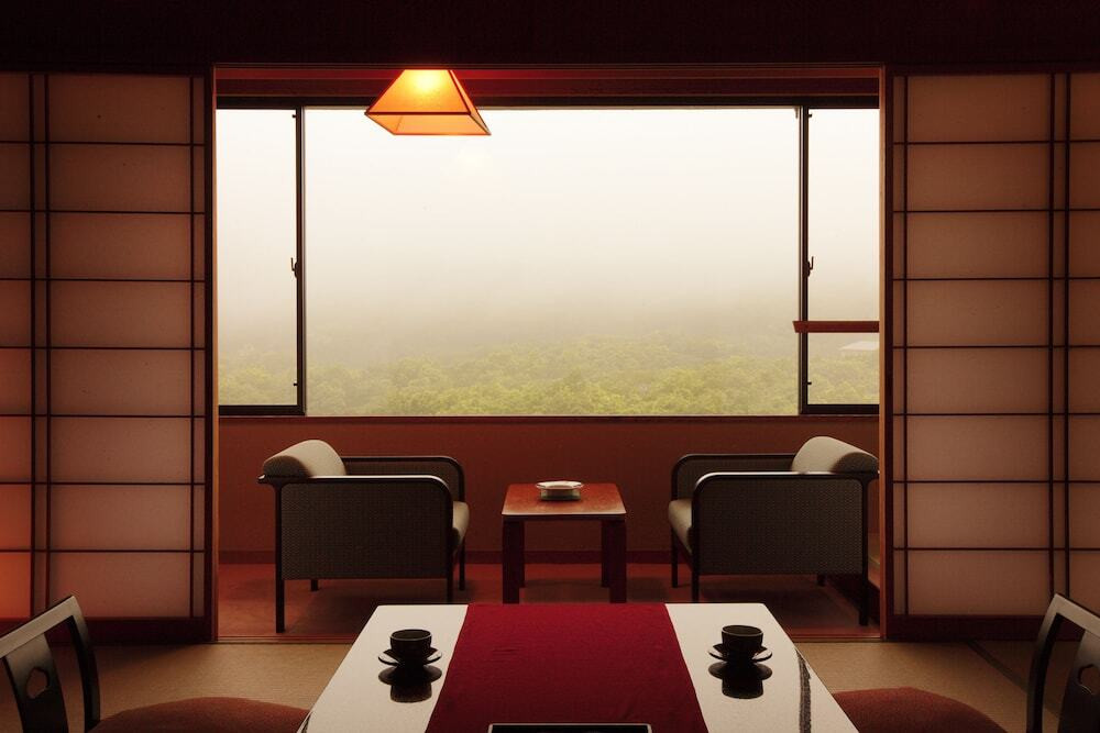 客室内のダイニングエリア