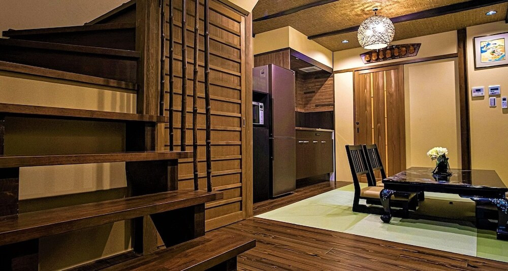 客室内のダイニングエリア