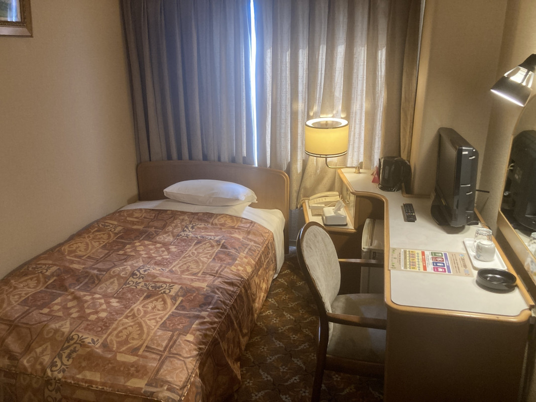 部屋は普通のビジネスホテル