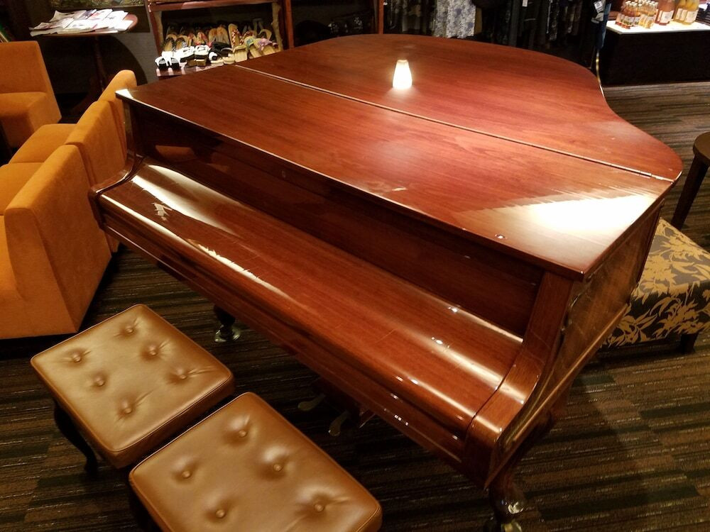 ロビーラウンジのピアノ