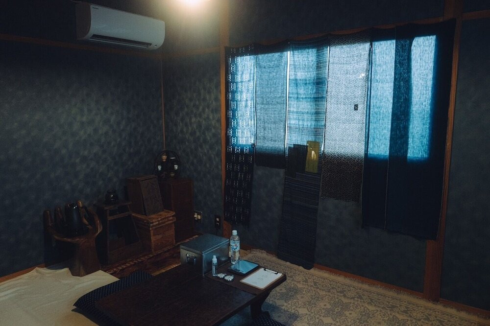 お茶を中心に人々が集う、憩いの温泉宿4064734