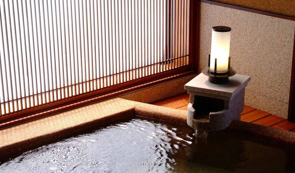 庭園を抜け
癒しの温泉大浴場へ / 3