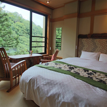 かわいいインテリアと森の緑に癒される温泉宿3435931