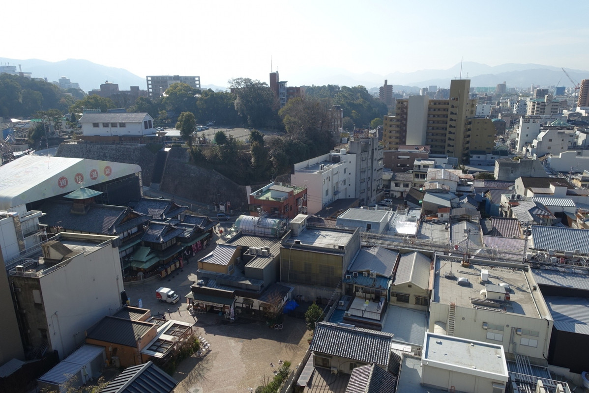 道後温泉本館が見えます