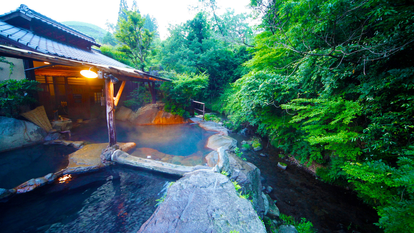 川のせせらぎをBGMに温泉に入れる癒しの旅館3571381