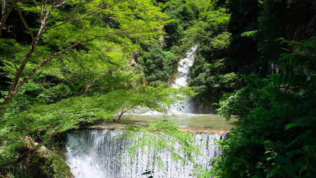 4つの滝が連なる「布引の滝」 / 1