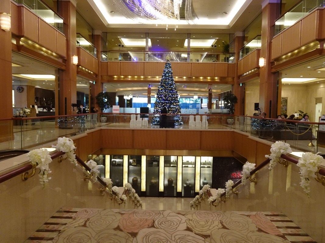ホテルロビー♪　クリスマスツリーが飾られていました