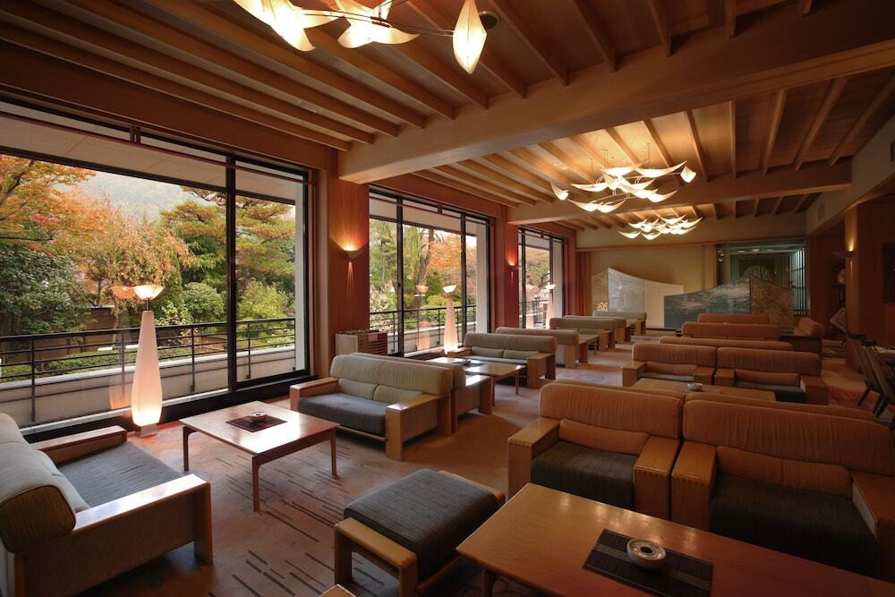 ロビーラウンジ