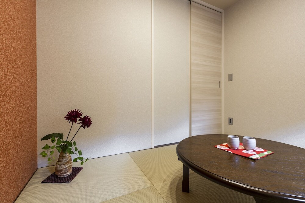 客室内のダイニングエリア