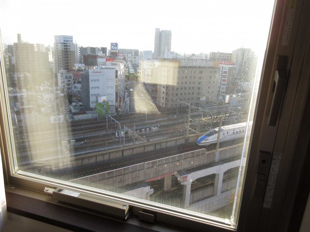 眼下に東北新幹線