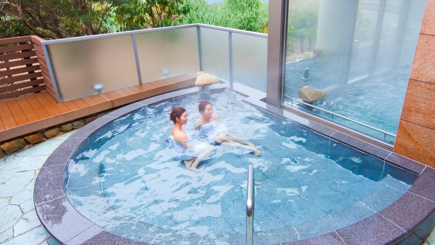 伊勢志摩温泉「ともやまの湯」露天風呂 昼