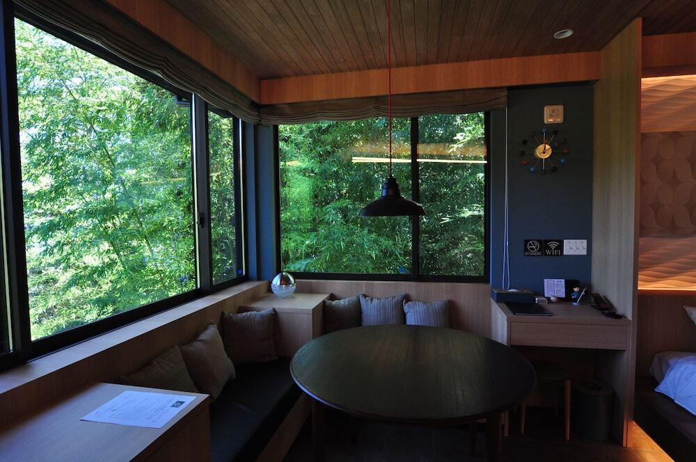 客室内のダイニングエリア