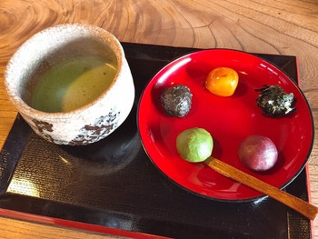 「江口だんご本店」 料理 49007436 お抹茶セット(五色団子)(500円)