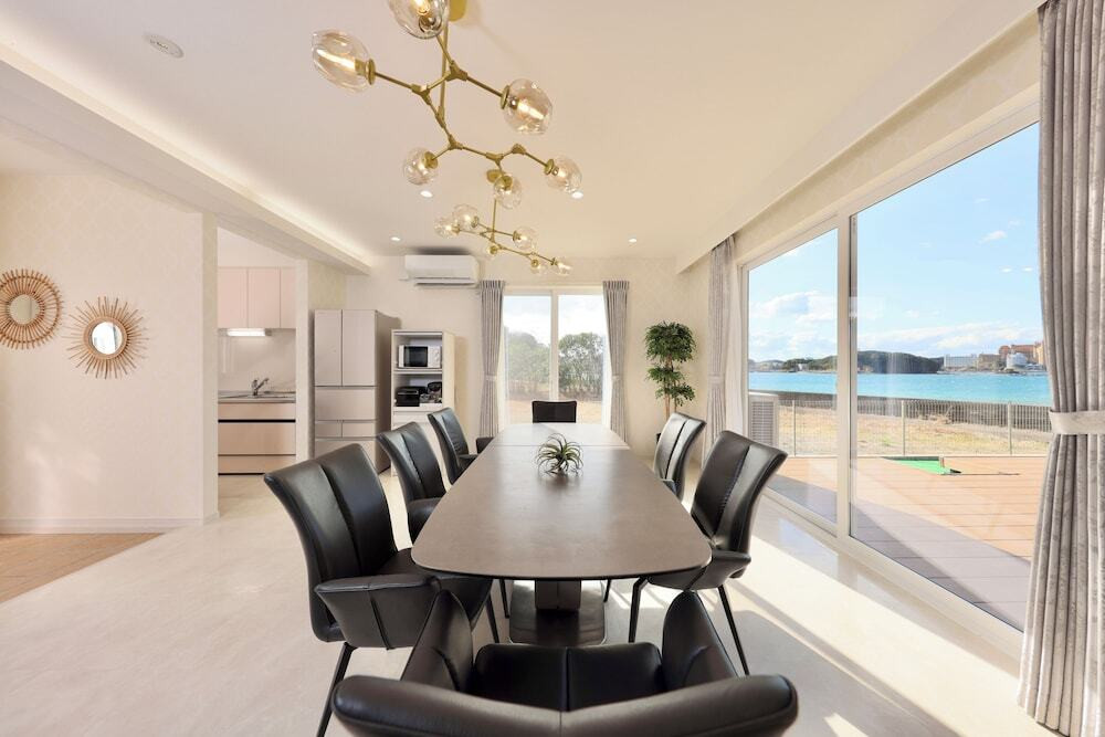 客室内のダイニングエリア