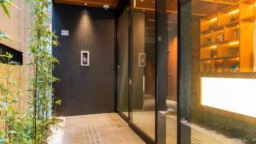 施設の入り口 / 4