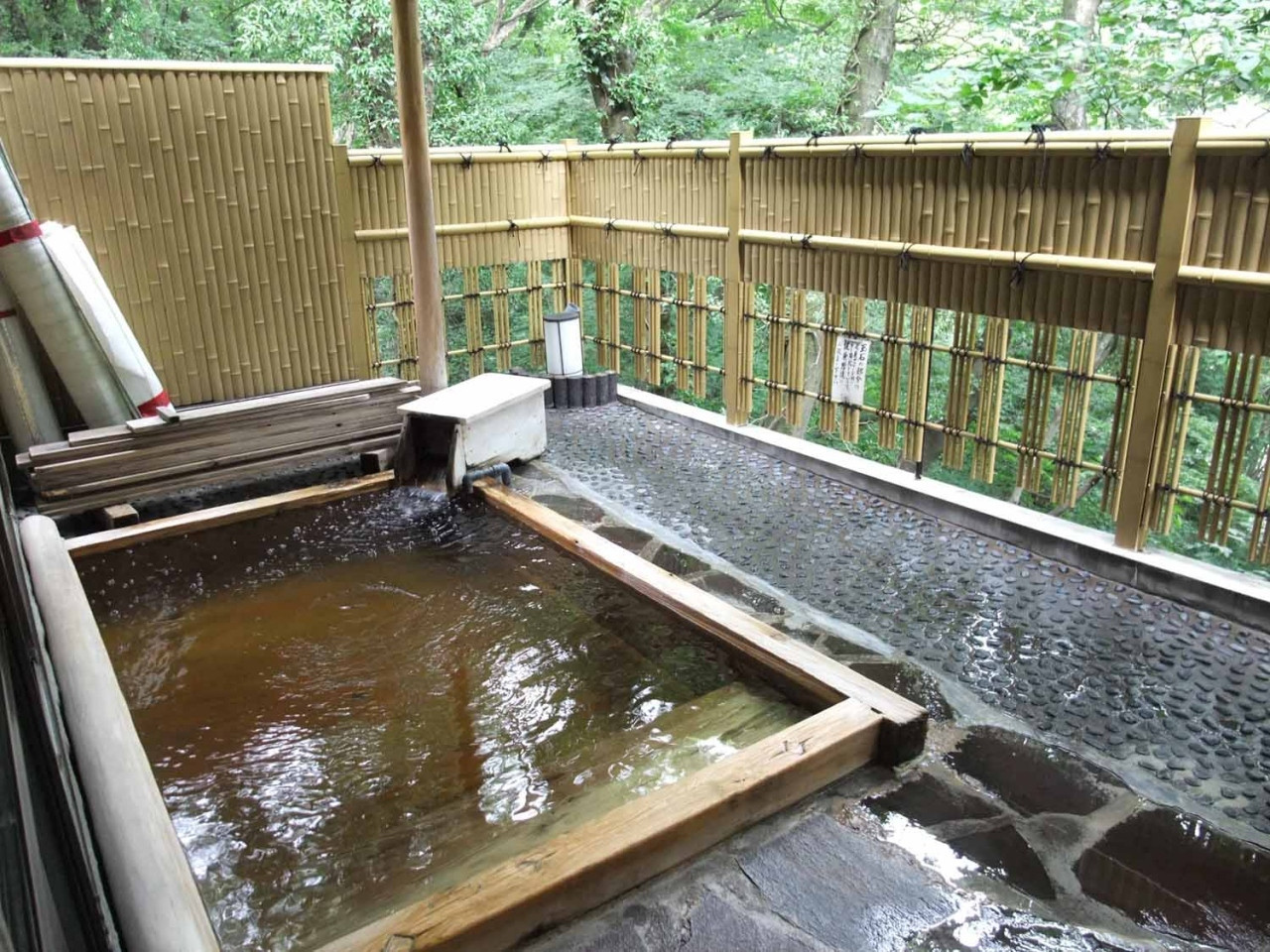 ほんのり香る薬草風呂で心も体もリフレッシュ4059181