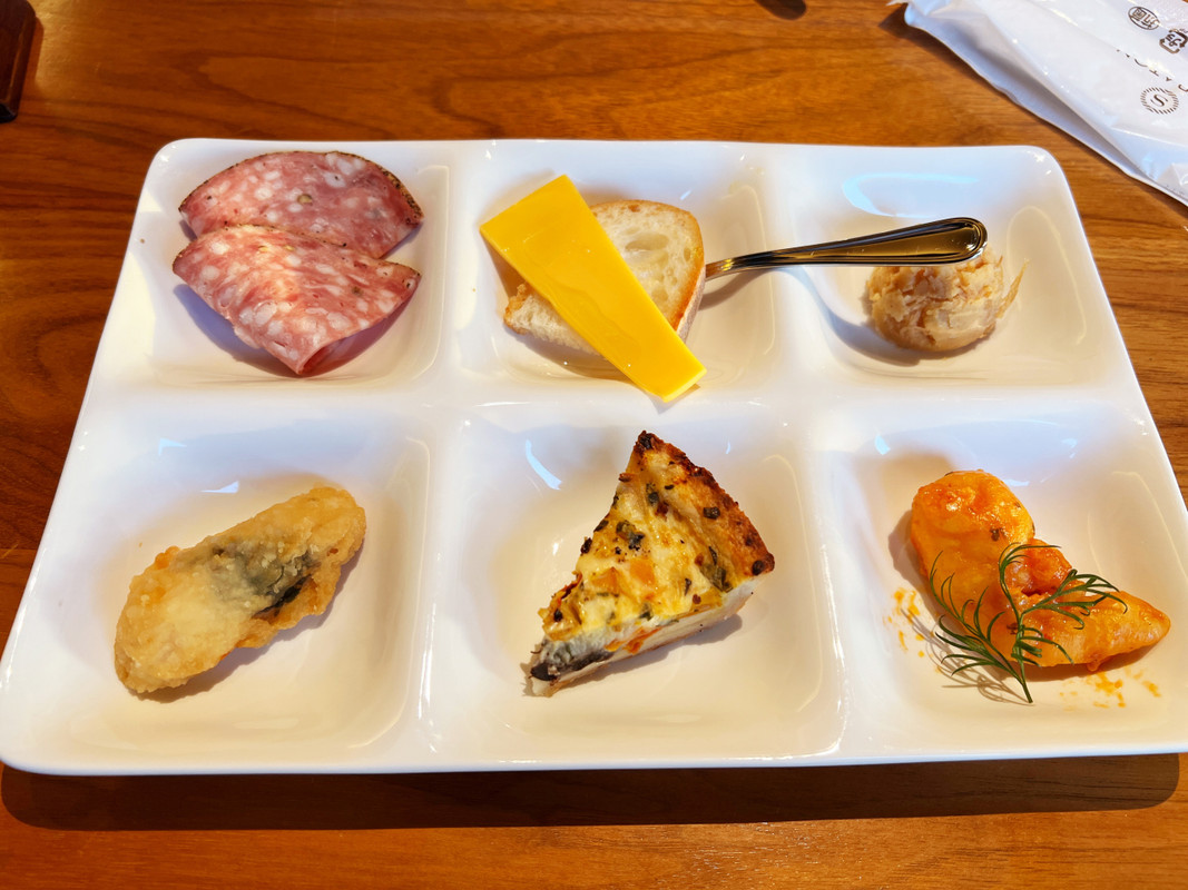 ラウンジ、⭕️横インの朝食か？