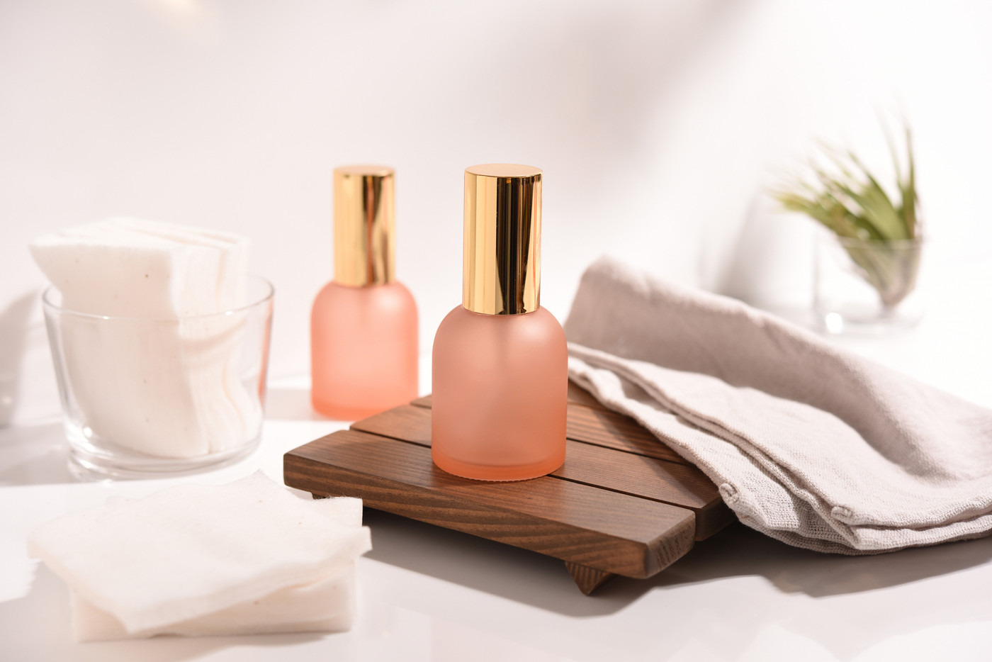 スキンケアボトルがある日常の風景