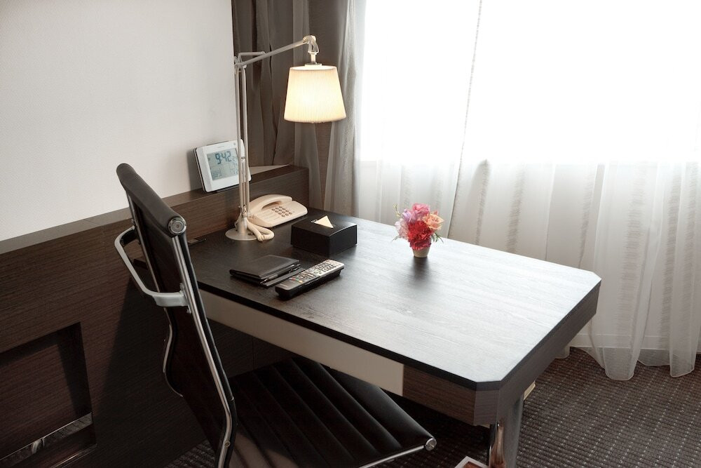 客室内のダイニングエリア