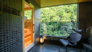 [渓流眺望]サウナ＆源泉露天風呂付き洋室ツイン(2025年誕生)