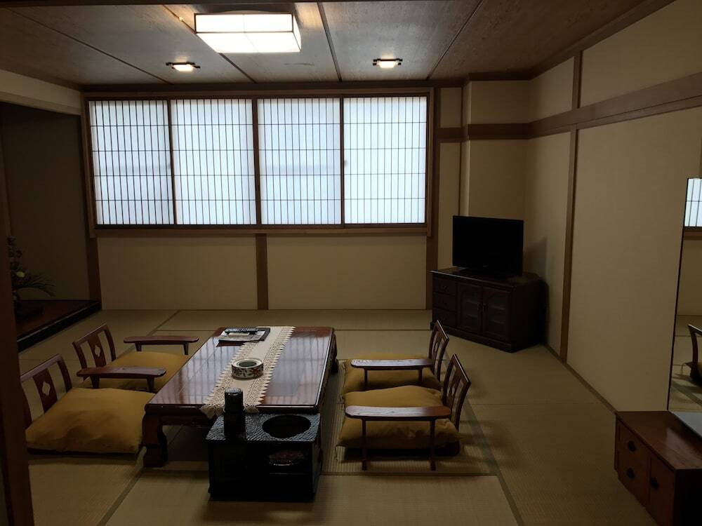 客室内のダイニングエリア