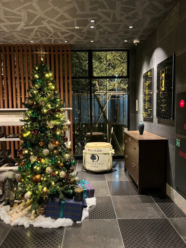 玄関ロビーは広く綺麗