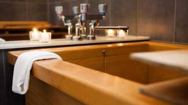 屋内スパ浴槽 / 1