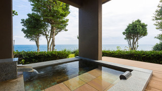 月の浮かぶ露天風呂のリラクゼーションスイート６帖和室付 [スイート] [和洋室] [禁煙] [海が見える]